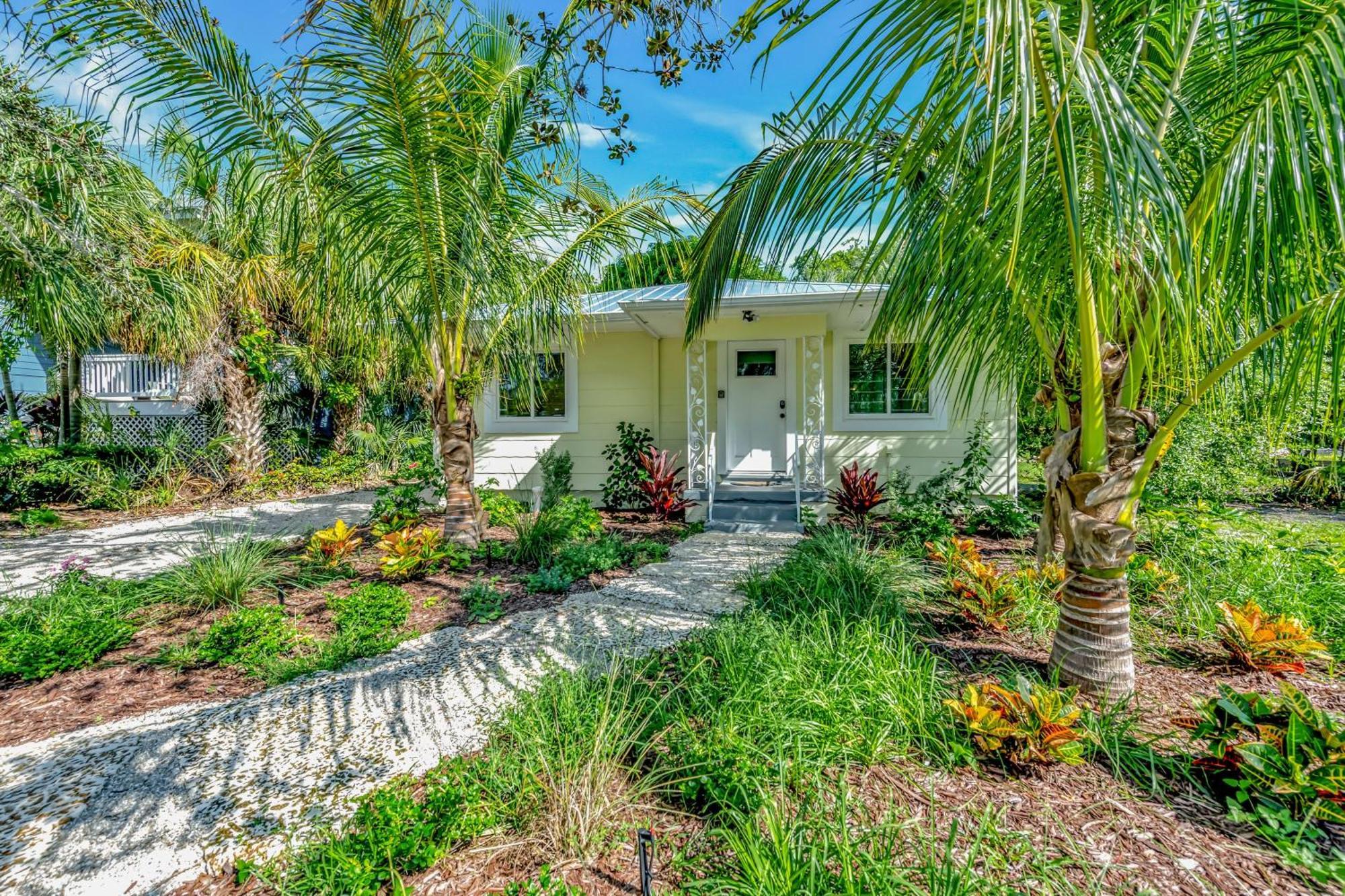 Casa Posada - So Close You Can Hear The Waves Historic Beach Cottage W Beach Gear Anna Maria Dış mekan fotoğraf