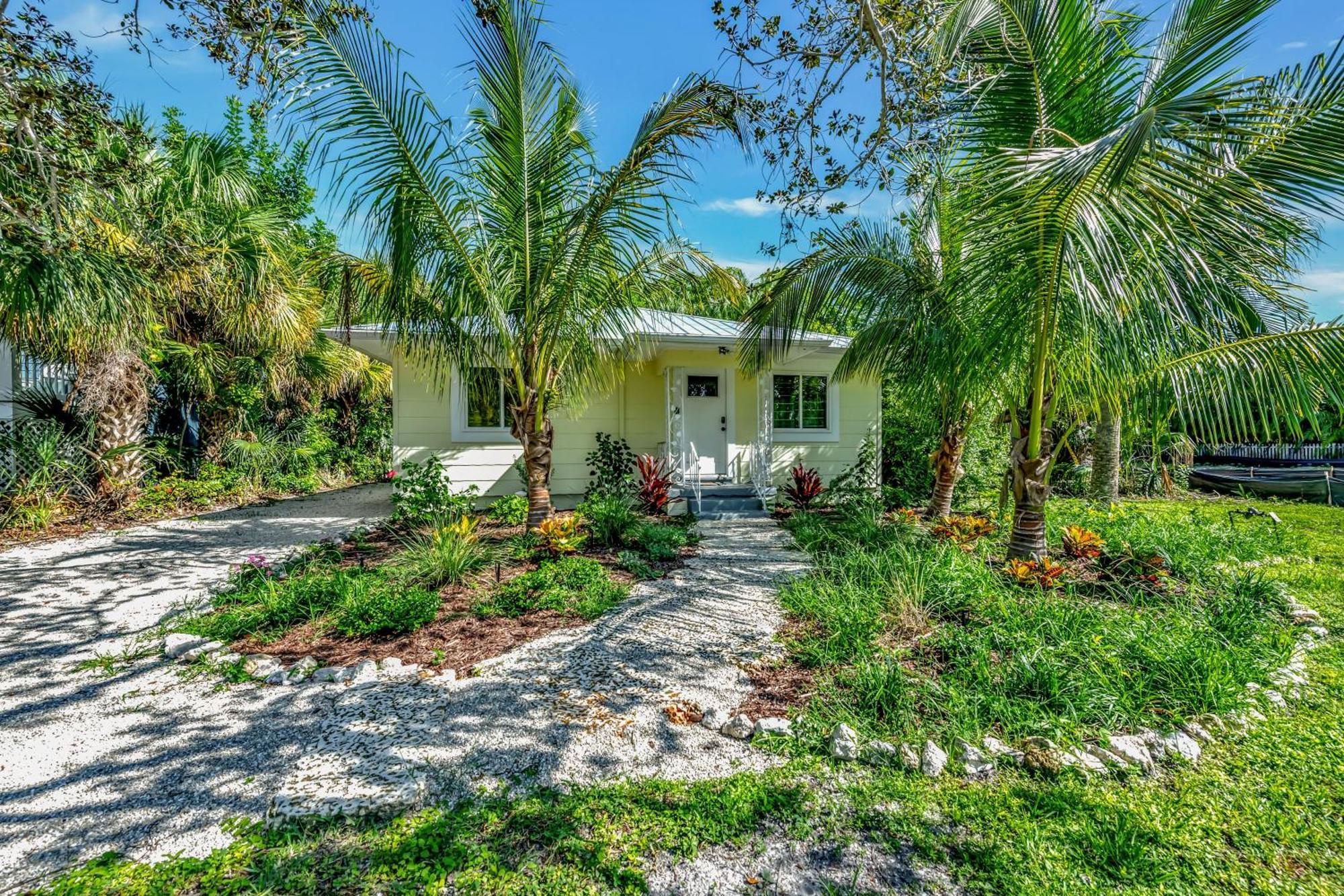Casa Posada - So Close You Can Hear The Waves Historic Beach Cottage W Beach Gear Anna Maria Dış mekan fotoğraf